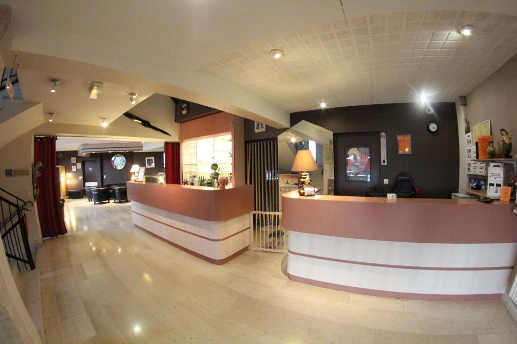 Auberge De Bourgogne Тоннер Экстерьер фото
